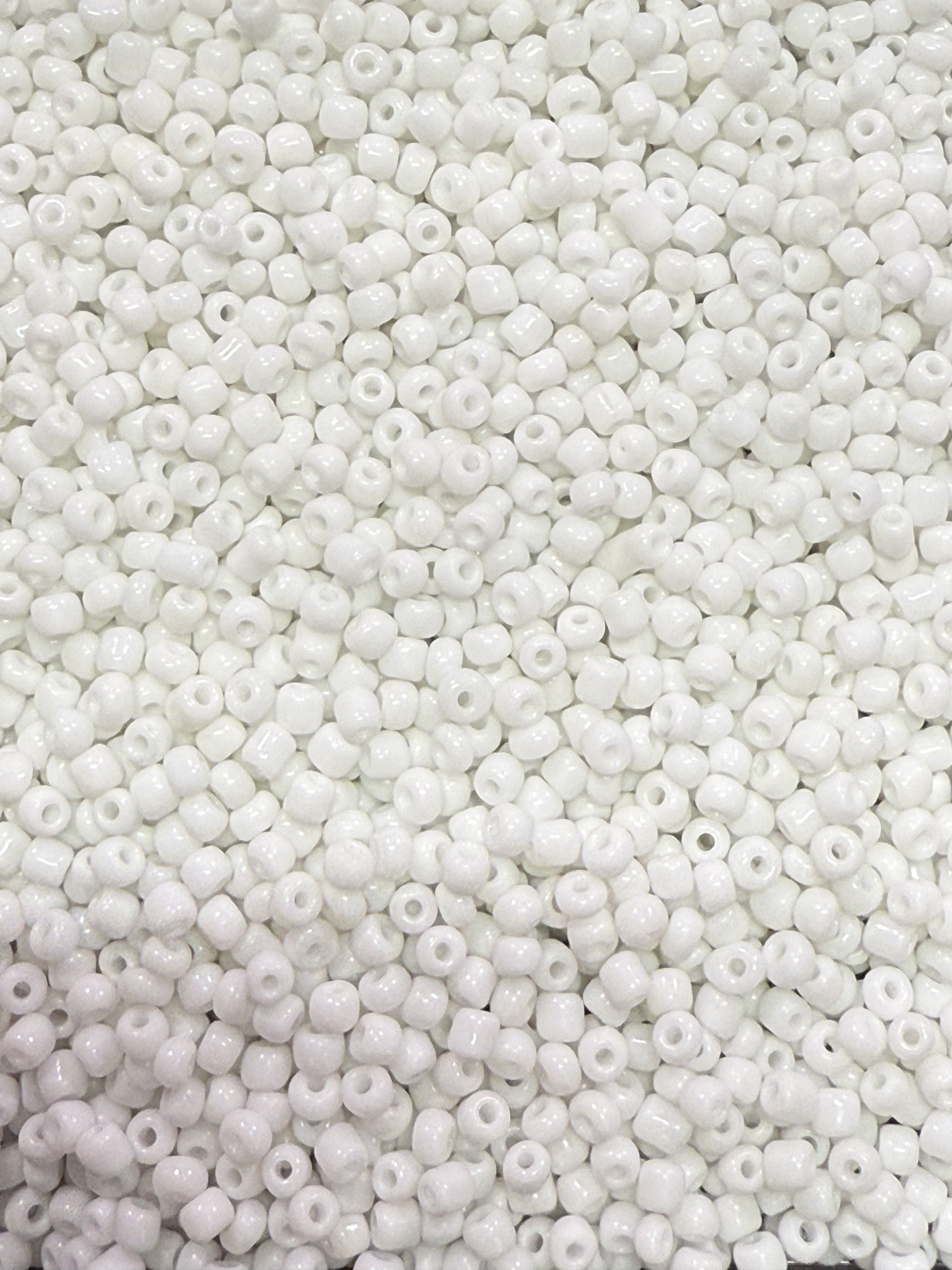 Solid White (8/0)